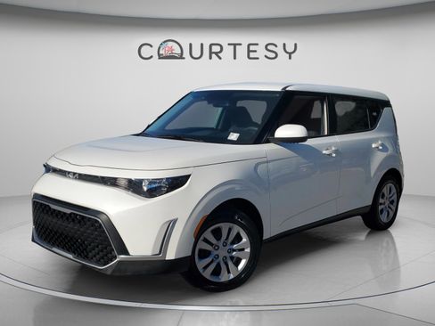 Certified 2025 Kia Soul LX image 1