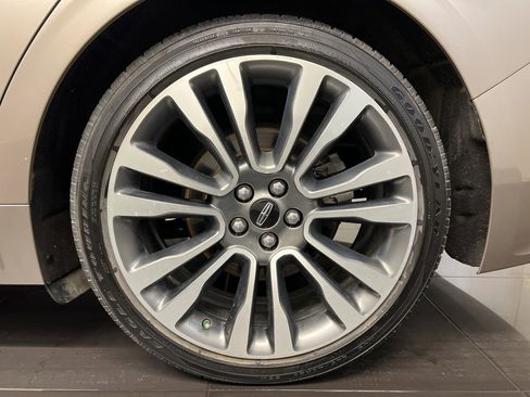 Used 2019 Lincoln Continental Select w/ Continental Climate Package image 7