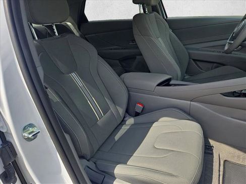 Used 2026 Hyundai Elantra SEL Sport Premium FWD image 19