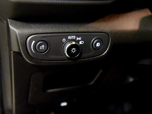 Used 2023 Chevrolet TrailBlazer RS w/ Sun and Liftgate Package image 19