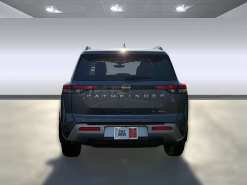 New 2025 Nissan Pathfinder SL image 9