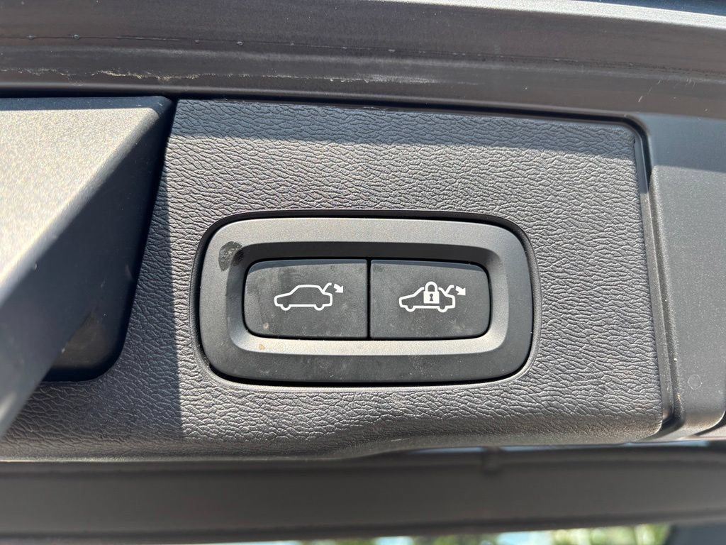 Certified 2024 Volvo XC60 B5 Plus w/ Climate Package AWD/4WD image 26