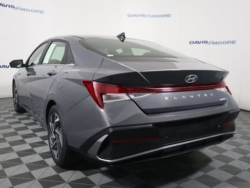 Used 2024 Hyundai Elantra Limited FWD image 9