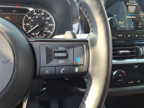 Used 2025 Nissan Pathfinder SL AWD/4WD image 15
