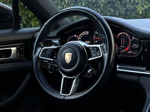 Used 2018 Porsche Panamera 4S image 32
