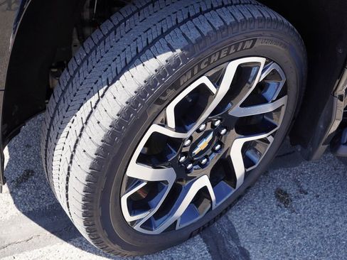 Certified 2025 Chevrolet Silverado EV RST image 13