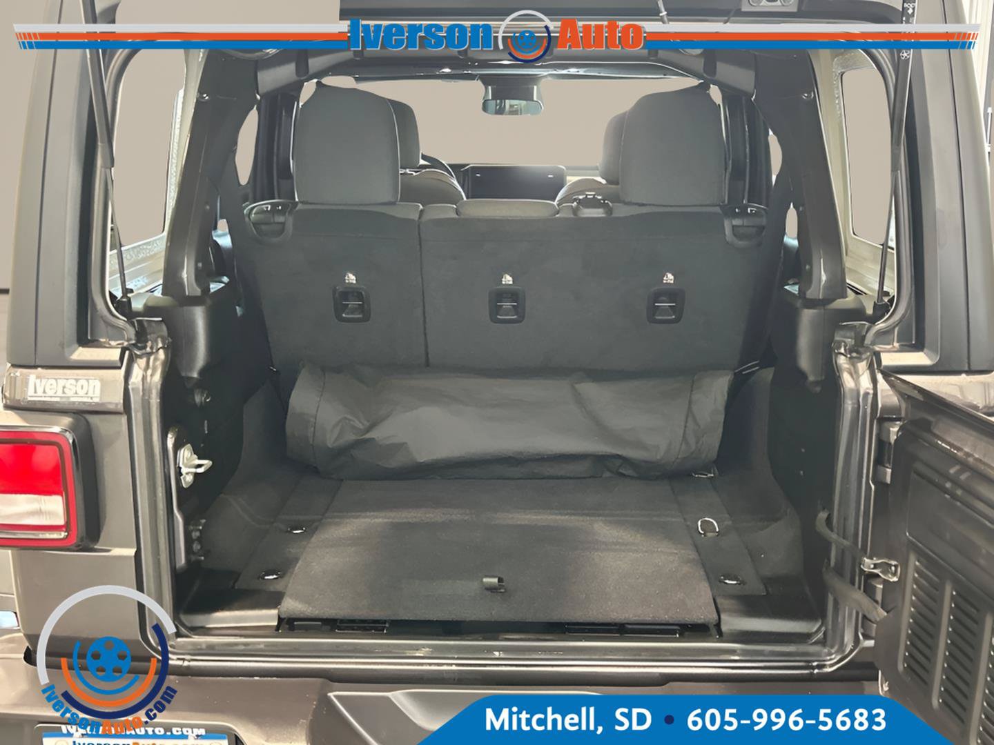 Used 2025 Jeep Wrangler Unlimited Sport AWD/4WD image 29