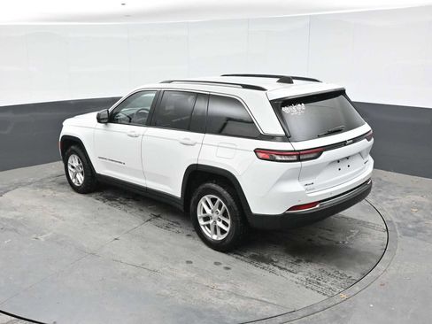 Used 2023 Jeep Grand Cherokee Laredo AWD/4WD image 12