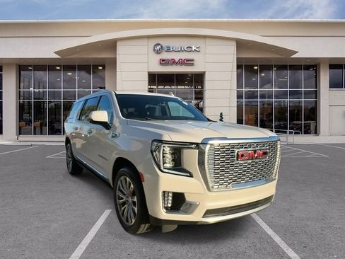 Used 2022 GMC Yukon XL Denali image 3