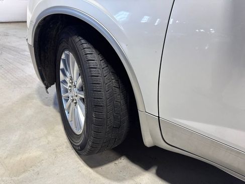 Used 2012 Buick Enclave Leather FWD image 3