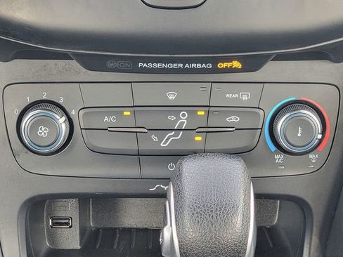 Certified 2017 Ford Focus SE FWD image 29