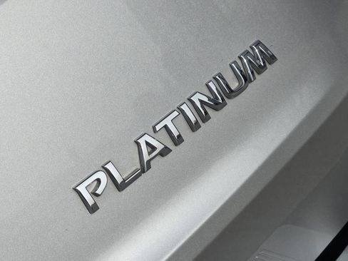 Used 2022 Nissan Rogue Platinum w/ Head-Up Display Package FWD image 10