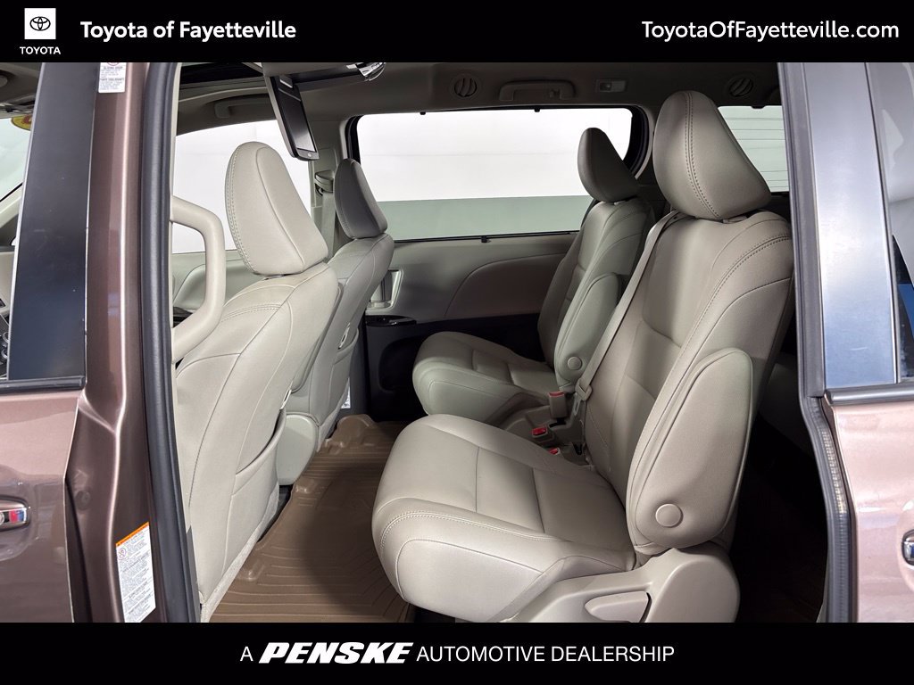 Used 2020 Toyota Sienna XLE w/ XLE Navigation Package FWD image 25