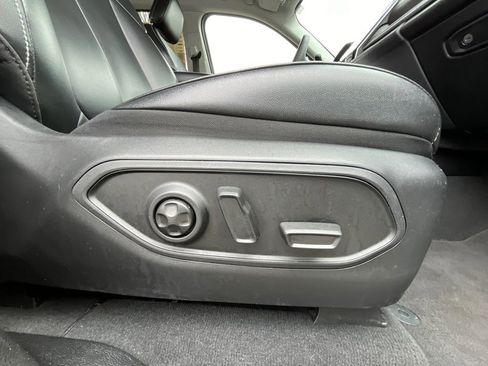 Used 2023 Jeep Grand Cherokee Limited image 39