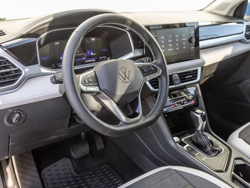 New 2026 Volkswagen Taos SE AWD/4WD image 5