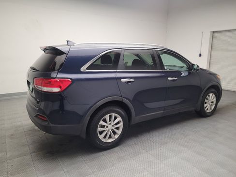 Used 2018 Kia Sorento FWD image 10