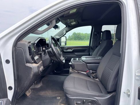 Used 2025 Chevrolet Silverado 2500 LT w/ Convenience Package AWD/4WD image 2