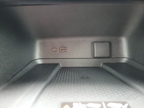 Used 2025 Chevrolet Traverse High Country FWD image 38