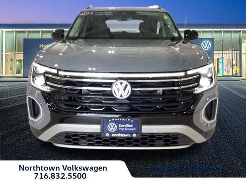 Used 2025 Volkswagen Atlas Peak Edition SE image 3