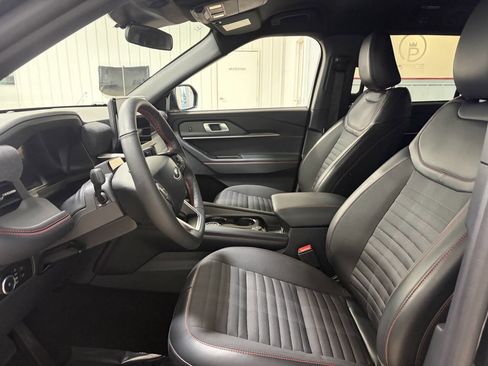 Used 2025 Ford Explorer ST-Line w/ ST-Line Street Pack image 8