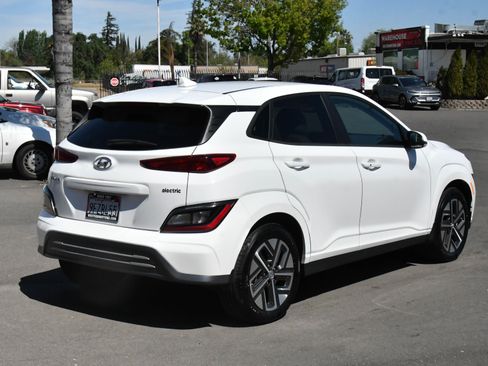 Used 2023 Hyundai Kona SE image 8