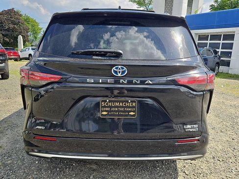 Used 2024 Toyota Sienna Limited AWD/4WD image 7