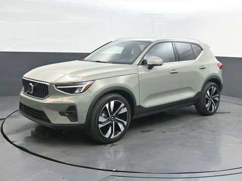 Certified 2023 Volvo XC40 B5 Plus w/ Driver Assist Package image 1