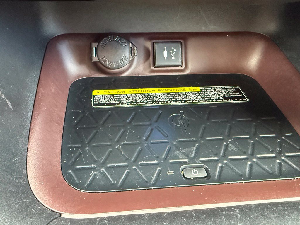Used 2019 Toyota RAV4 Limited AWD/4WD image 25