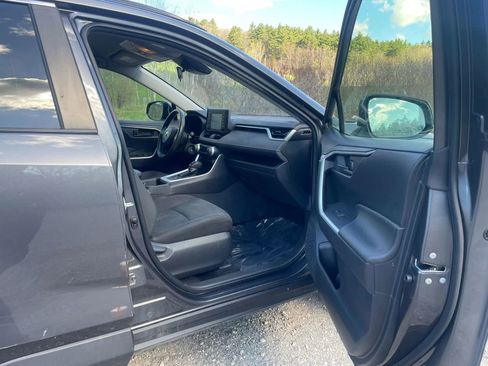 Used 2019 Toyota RAV4 LE AWD/4WD image 29