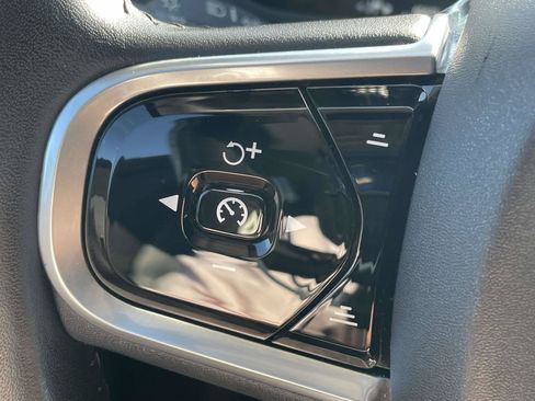 Used 2017 Volvo XC90 T6 Momentum w/ Vision Package AWD/4WD image 23