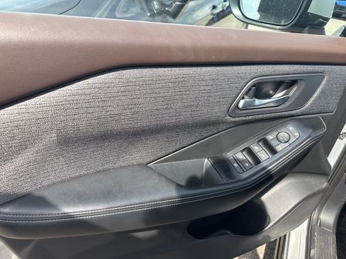 Used 2023 Nissan Rogue SV AWD/4WD image 11