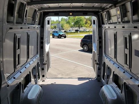 Used 2024 Mercedes-Benz Sprinter 2500 image 8
