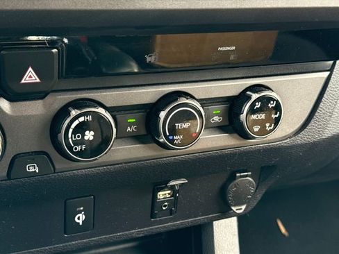 Used 2017 Toyota Tacoma TRD Sport w/ Tow Package (A/T) image 30