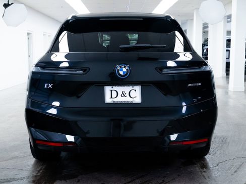 Used 2023 BMW iX xDrive50 w/ Sport Package AWD/4WD image 5