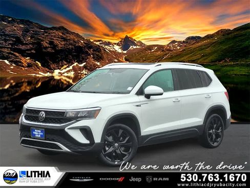 Used 2022 Volkswagen Taos SE w/ Panoramic Sunroof Package image 1