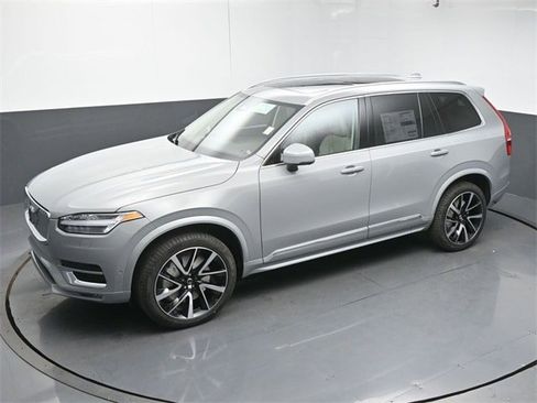 New 2025 Volvo XC90 B5 Plus w/ Protection Package Premier image 46