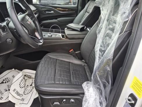 Used 2024 Cadillac Escalade Sport Platinum w/ LPO, ONYX Package image 5