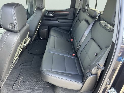 Used 2025 GMC Sierra 1500 Denali w/ Denali Reserve Package AWD/4WD image 19