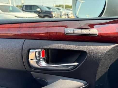 Used 2011 Lexus LX 570 4WD image 11