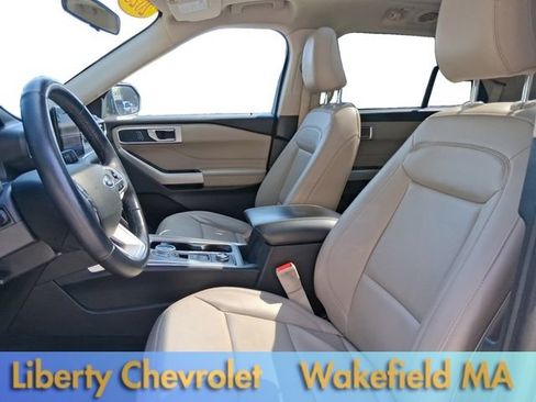 Used 2023 Ford Explorer XLT w/ Equipment Group 202A AWD/4WD image 12