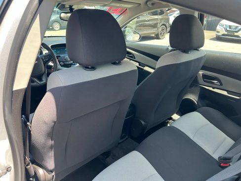 Used 2015 Chevrolet Cruze LS FWD image 9
