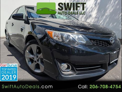 Used 2014 Toyota Camry SE FWD image 1