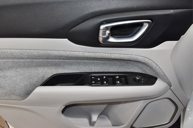 Certified 2024 Jeep Compass Latitude AWD/4WD image 29