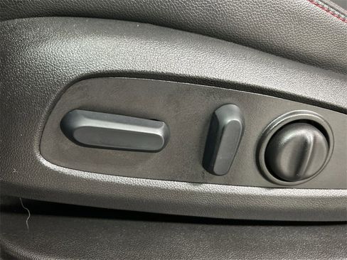 Certified 2024 Chevrolet Equinox RS image 12