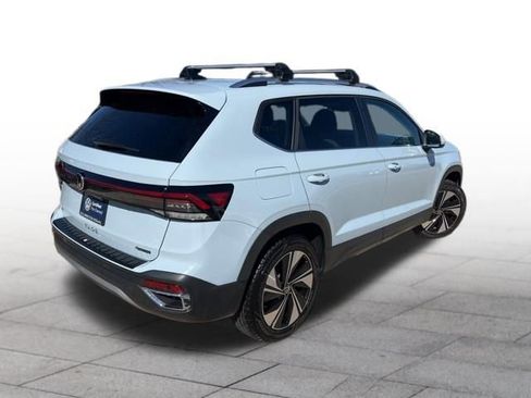 Used 2025 Volkswagen Taos SE image 6