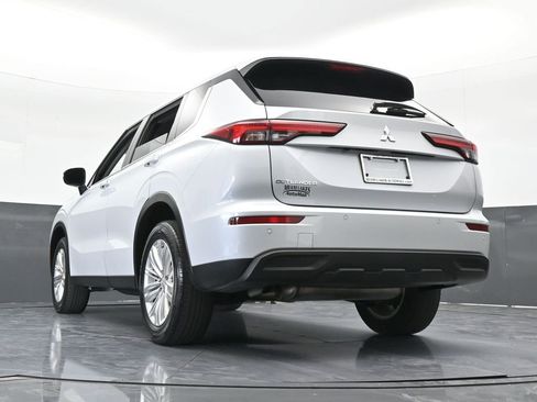 Used 2023 Mitsubishi Outlander ES image 58