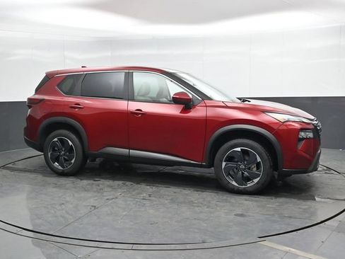 Used 2025 Nissan Rogue SV AWD/4WD image 3