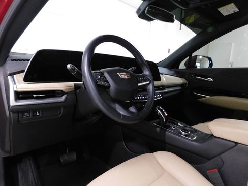 Used 2024 Cadillac XT4 Luxury w/ Cold Weather Package image 32