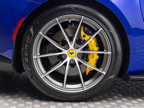 Used 2020 Ferrari 812 Superfast RWD image 58