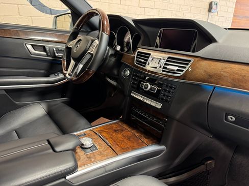 Used 2014 Mercedes-Benz E 350 4MATIC Sedan image 29